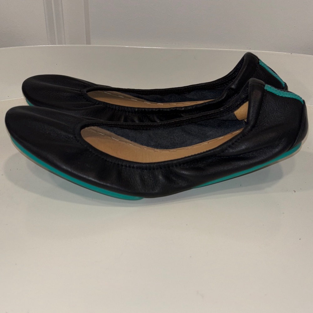 EUC Tieks Black Leather Foldable Ballet Flats - Picture 6 of 6